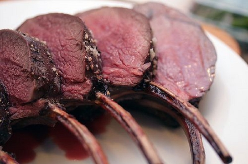 Каре на кости из оленины